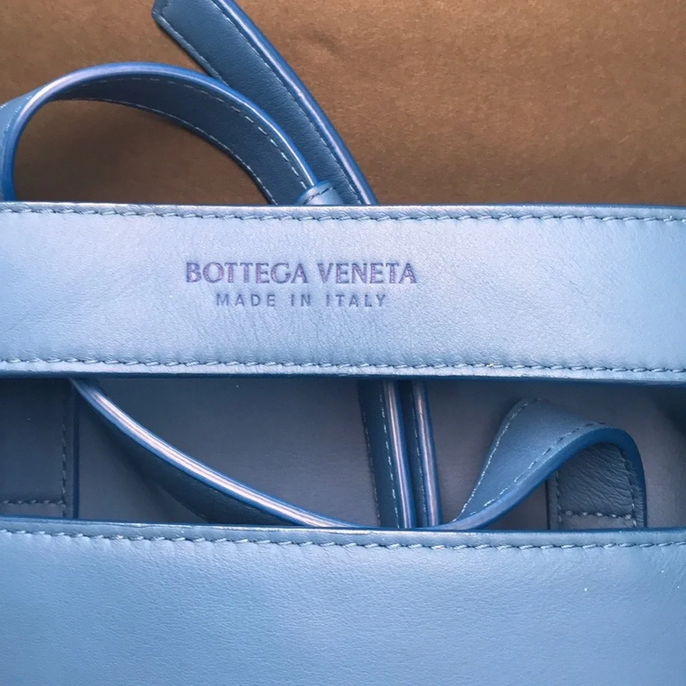 Pre love - Bottega Veneta Blue Leather Crossbody Bag